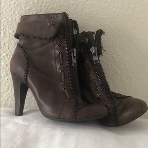 Leather brown heeled boots
